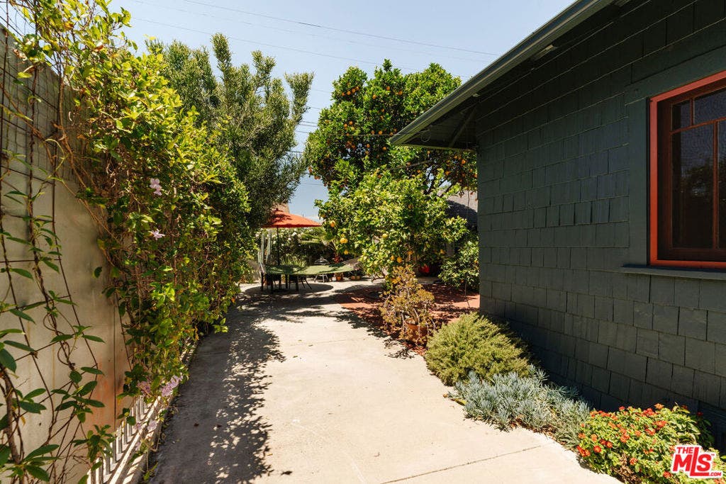 2915 S Budlong Avenue, Los Angeles, CA 90007 2915 S Budlong Avenue, Los Angeles, CA 90007