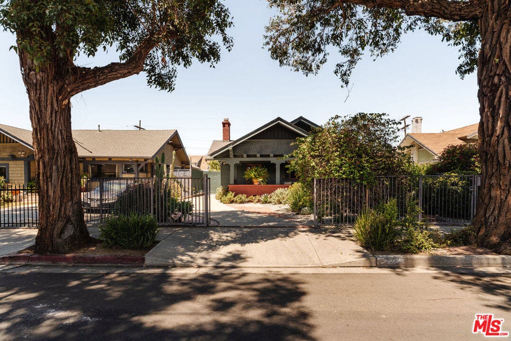 2915 S Budlong Avenue, Los Angeles, CA 90007 2915 S Budlong Avenue, Los Angeles, CA 90007