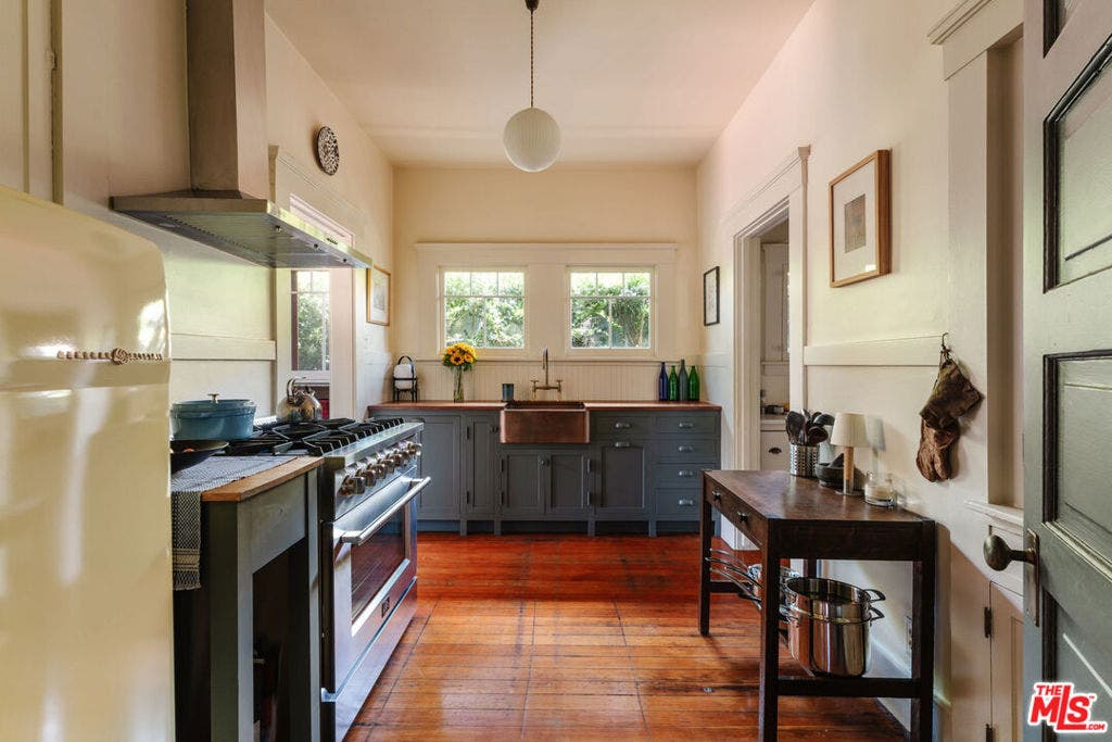 2915 S Budlong Avenue, Los Angeles, CA 90007 2915 S Budlong Avenue, Los Angeles, CA 90007