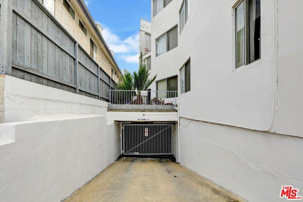 842 11th Street, Santa Monica, CA 90403 842 11th Street, Santa Monica, CA 90403
