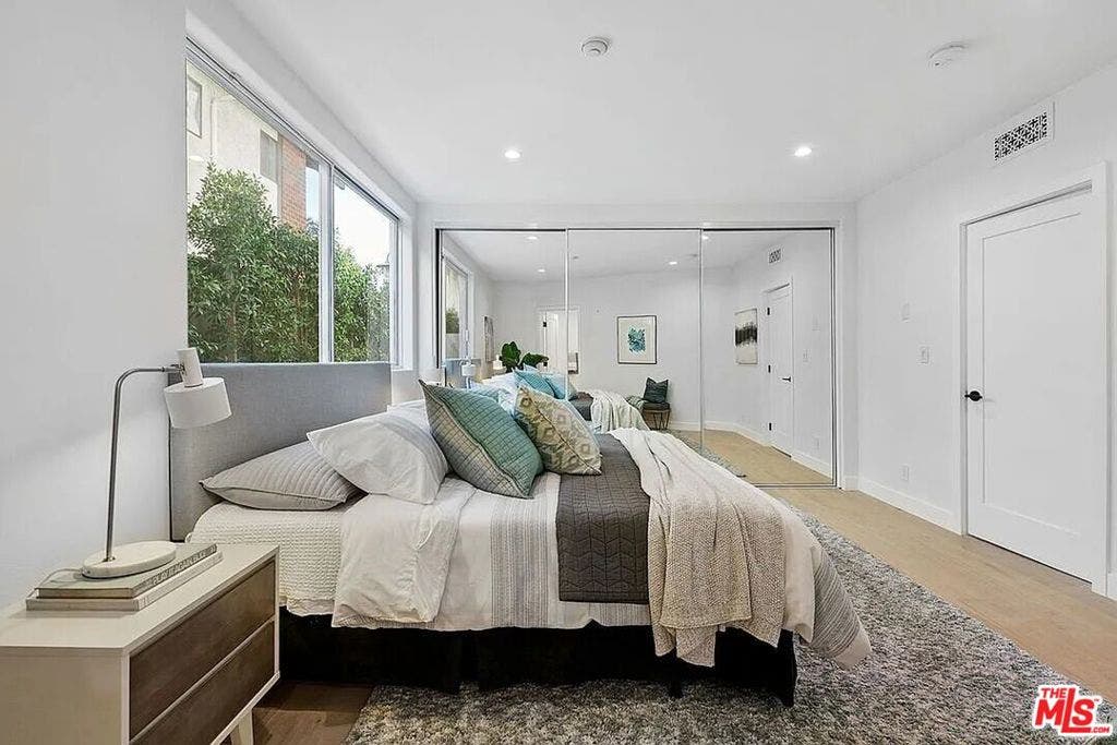 842 11th Street, Santa Monica, CA 90403 842 11th Street, Santa Monica, CA 90403