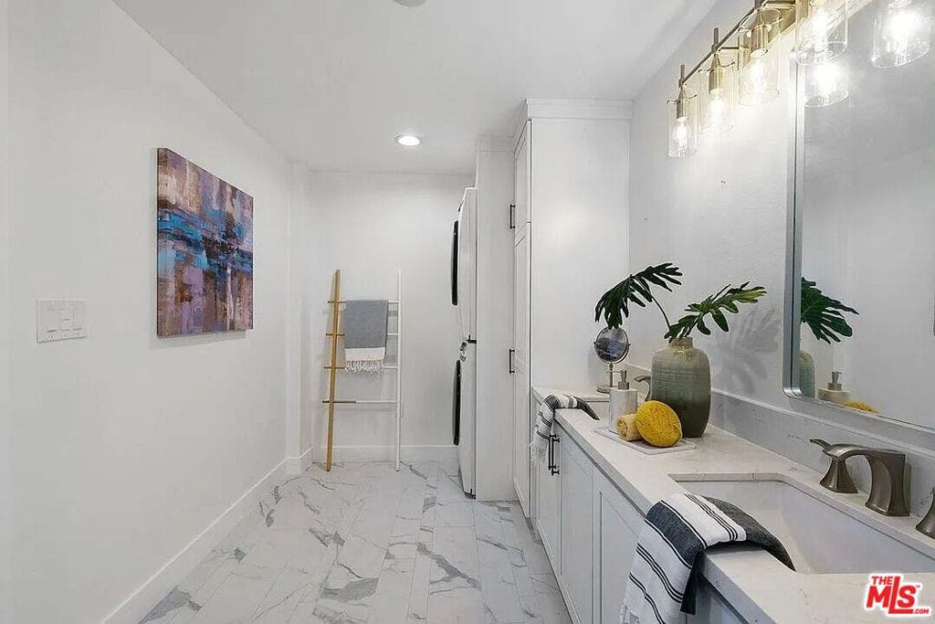 842 11th Street, Santa Monica, CA 90403 842 11th Street, Santa Monica, CA 90403