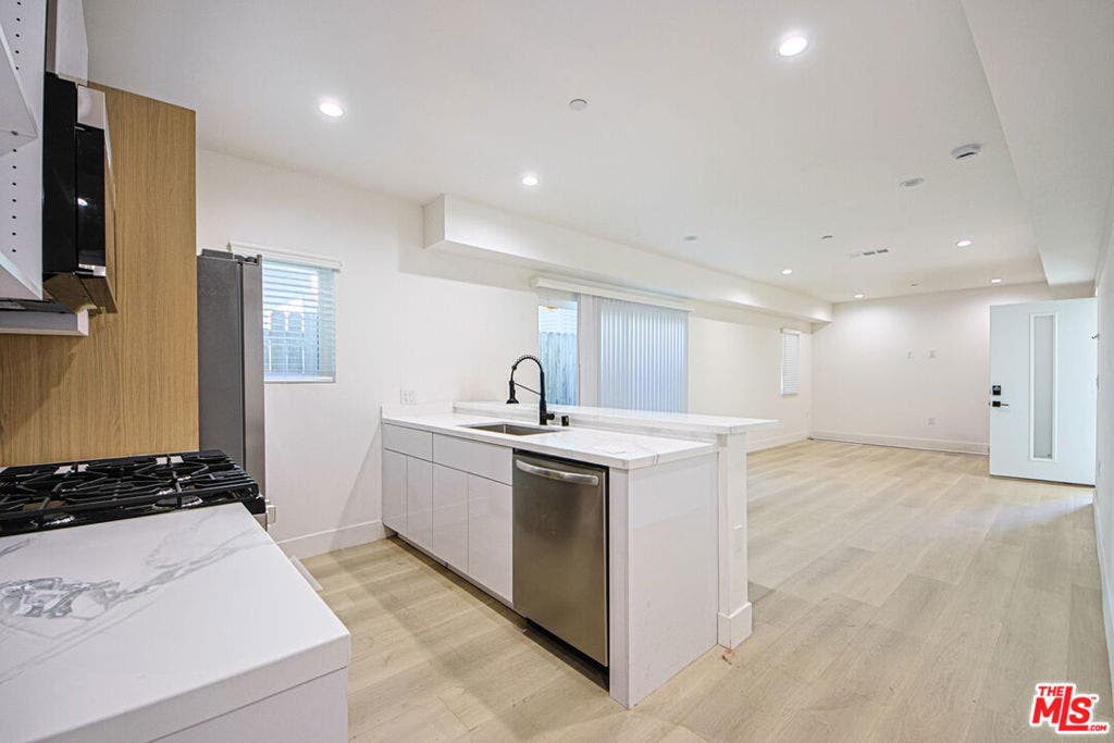 1321 N June Street, #3, Los Angeles, CA 90028 1321 N June Street, #3, Los Angeles, CA 90028