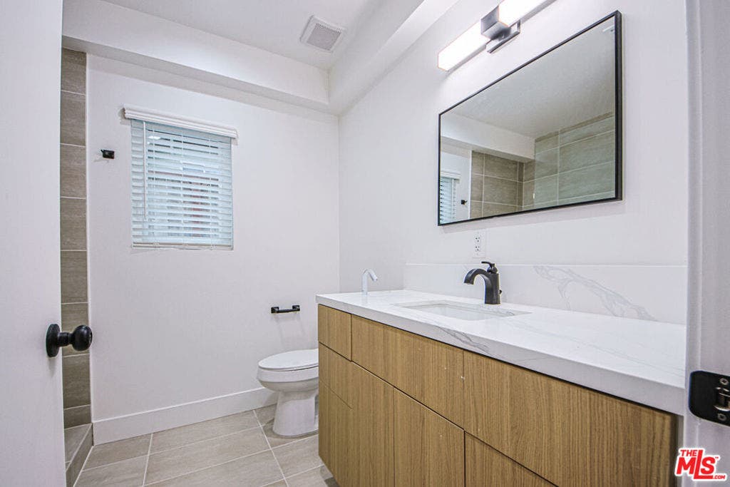 1321 N June Street, #3, Los Angeles, CA 90028 1321 N June Street, #3, Los Angeles, CA 90028