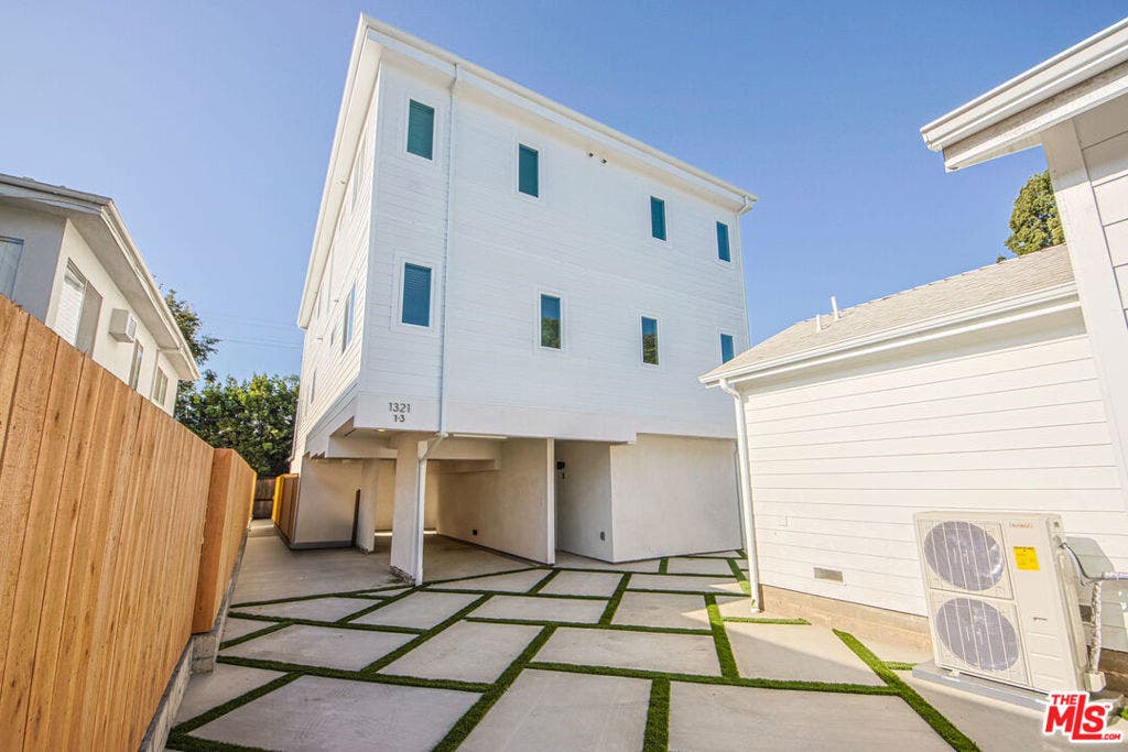 1321 N June Street, #3, Los Angeles, CA 90028 1321 N June Street, #3, Los Angeles, CA 90028