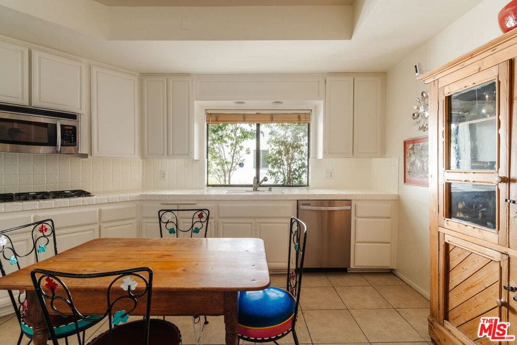 10336 Almayo Avenue, #302, Los Angeles, CA 90064 10336 Almayo Avenue, #302, Los Angeles, CA 90064