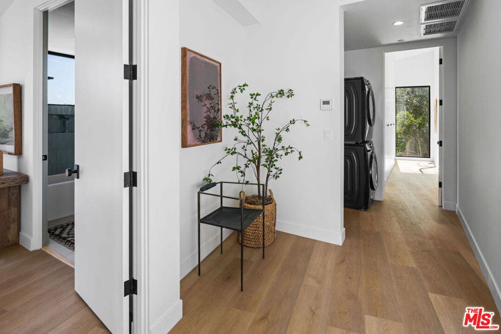 4683 Glenalbyn Drive, Los Angeles, CA 90065 4683 Glenalbyn Drive, Los Angeles, CA 90065