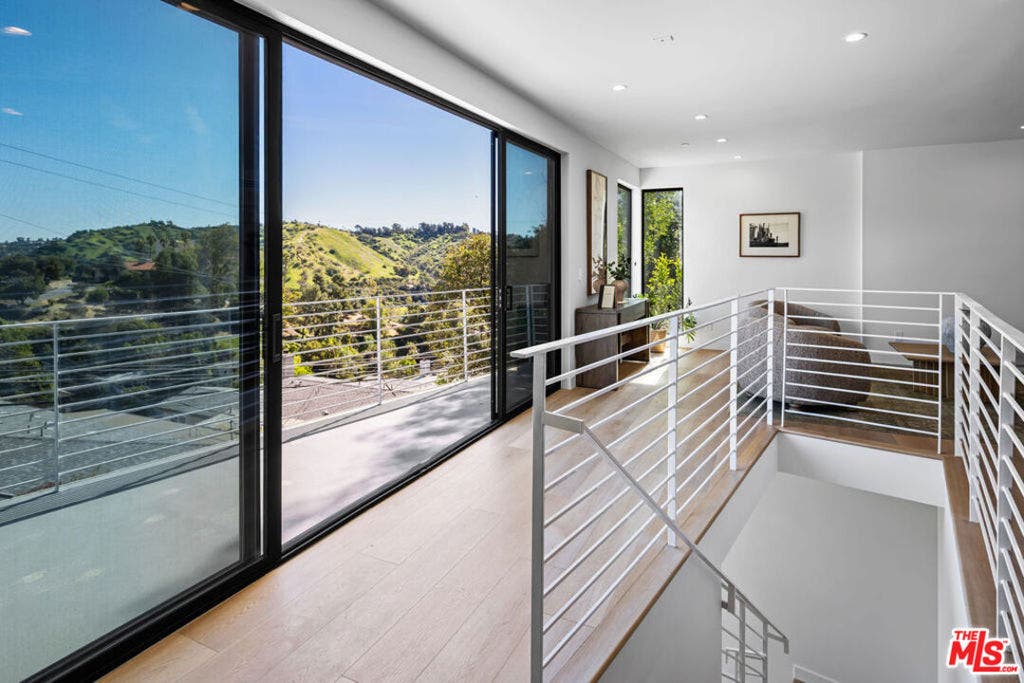 4683 Glenalbyn Drive, Los Angeles, CA 90065 4683 Glenalbyn Drive, Los Angeles, CA 90065
