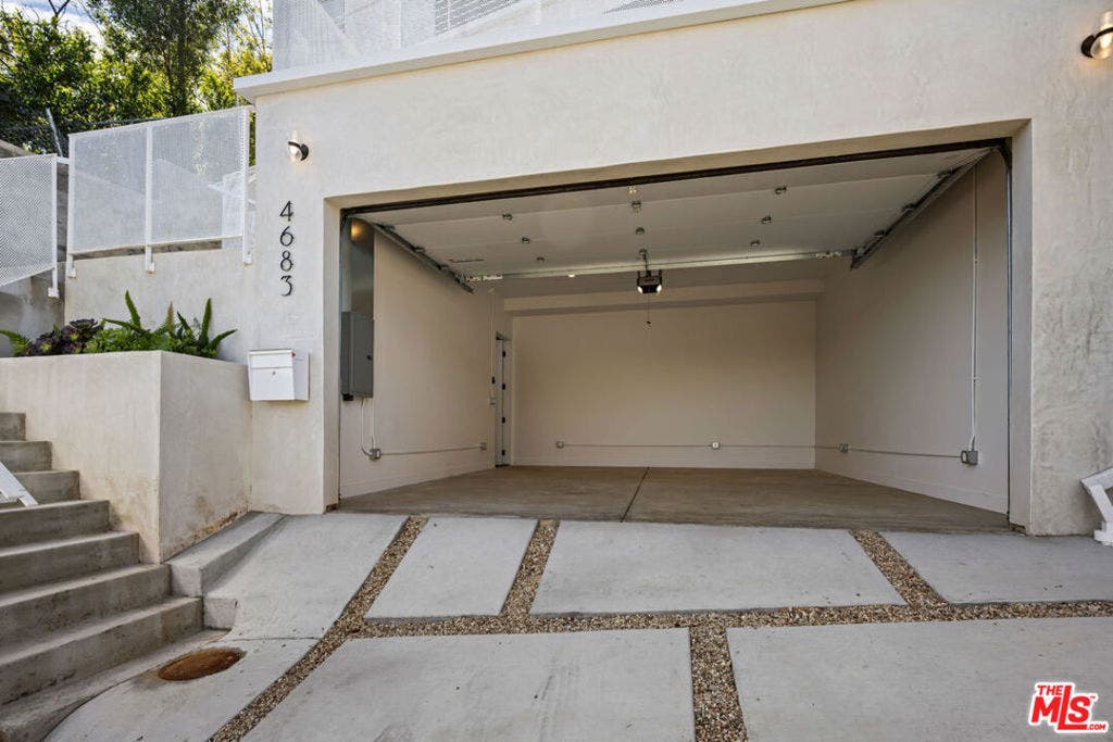 4683 Glenalbyn Drive, Los Angeles, CA 90065 4683 Glenalbyn Drive, Los Angeles, CA 90065