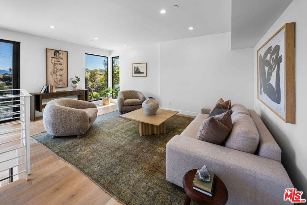 4683 Glenalbyn Drive, Los Angeles, CA 90065 4683 Glenalbyn Drive, Los Angeles, CA 90065