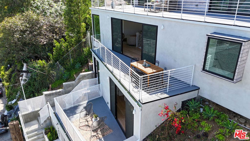 4683 Glenalbyn Drive, Los Angeles, CA 90065 4683 Glenalbyn Drive, Los Angeles, CA 90065