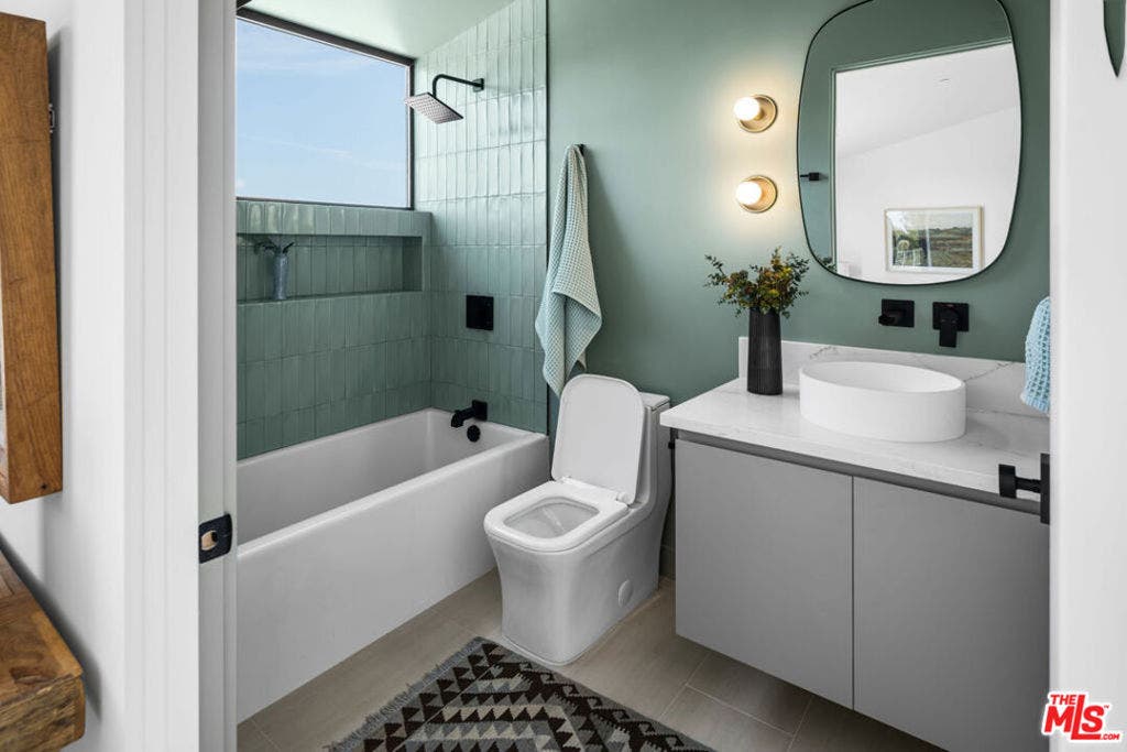 4683 Glenalbyn Drive, Los Angeles, CA 90065 4683 Glenalbyn Drive, Los Angeles, CA 90065