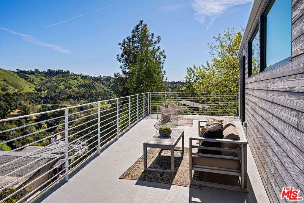 4683 Glenalbyn Drive, Los Angeles, CA 90065 4683 Glenalbyn Drive, Los Angeles, CA 90065