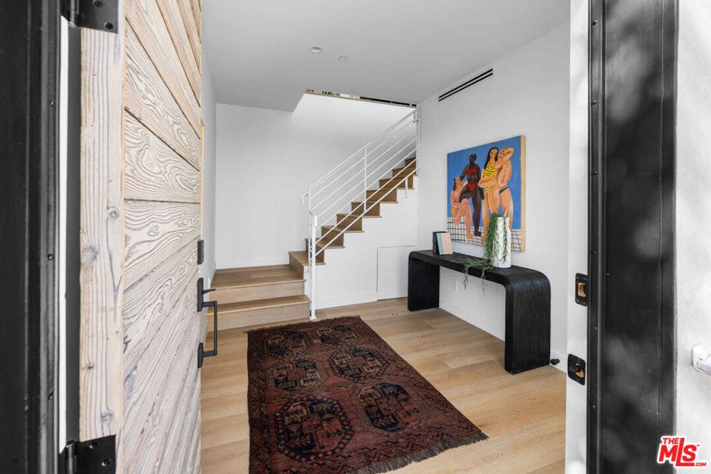 4683 Glenalbyn Drive, Los Angeles, CA 90065 Entryway