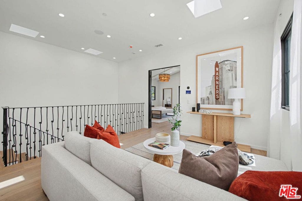 16011 Miami Way, Pacific Palisades, CA 90272 16011 Miami Way, Pacific Palisades, CA 90272