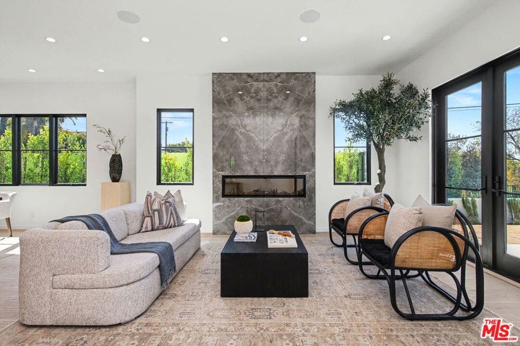 16011 Miami Way, Pacific Palisades, CA 90272 16011 Miami Way, Pacific Palisades, CA 90272