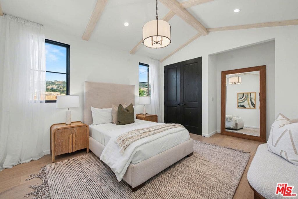 16011 Miami Way, Pacific Palisades, CA 90272 16011 Miami Way, Pacific Palisades, CA 90272