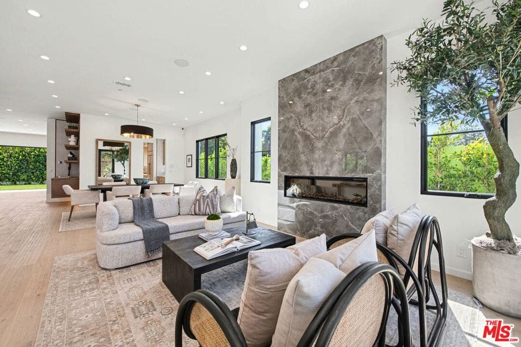 16011 Miami Way, Pacific Palisades, CA 90272 16011 Miami Way, Pacific Palisades, CA 90272