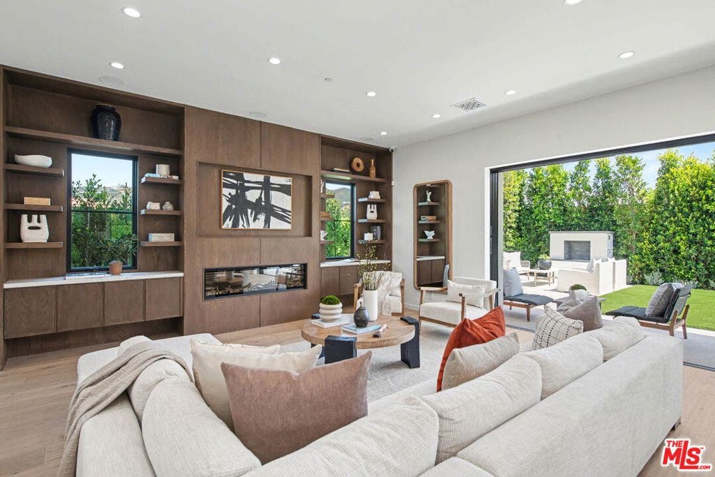 16011 Miami Way, Pacific Palisades, CA 90272 16011 Miami Way, Pacific Palisades, CA 90272