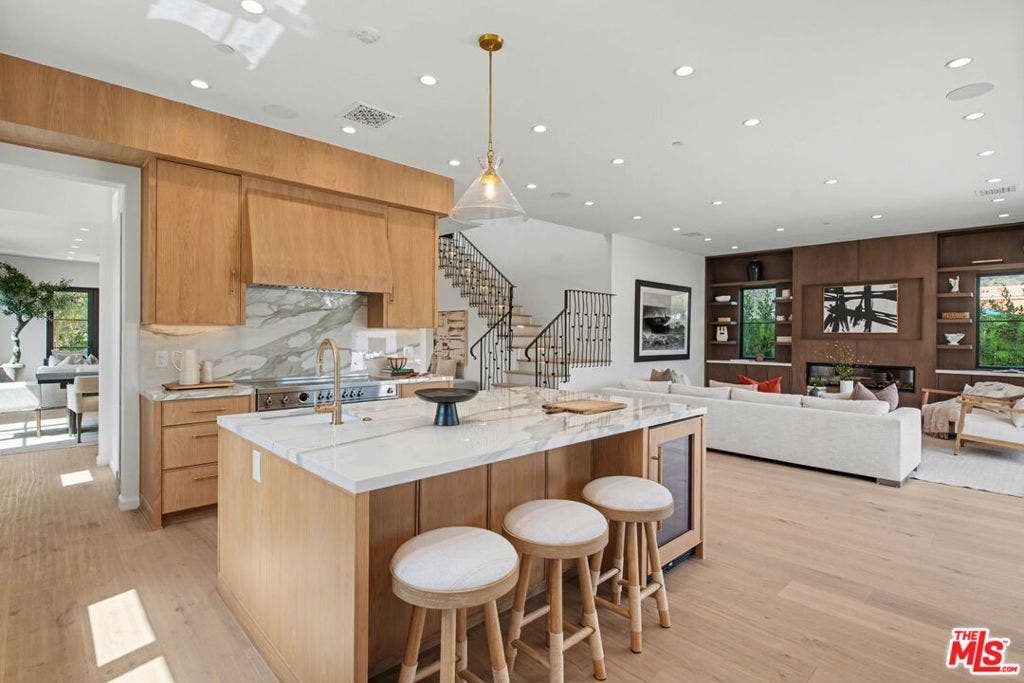 16011 Miami Way, Pacific Palisades, CA 90272 16011 Miami Way, Pacific Palisades, CA 90272
