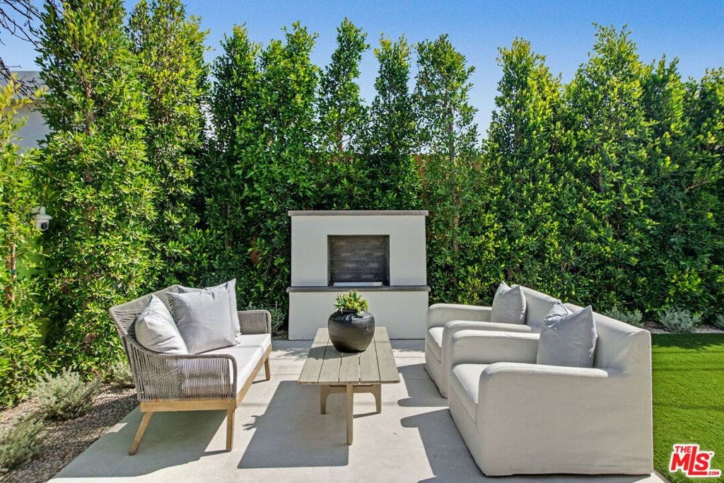 16011 Miami Way, Pacific Palisades, CA 90272 16011 Miami Way, Pacific Palisades, CA 90272