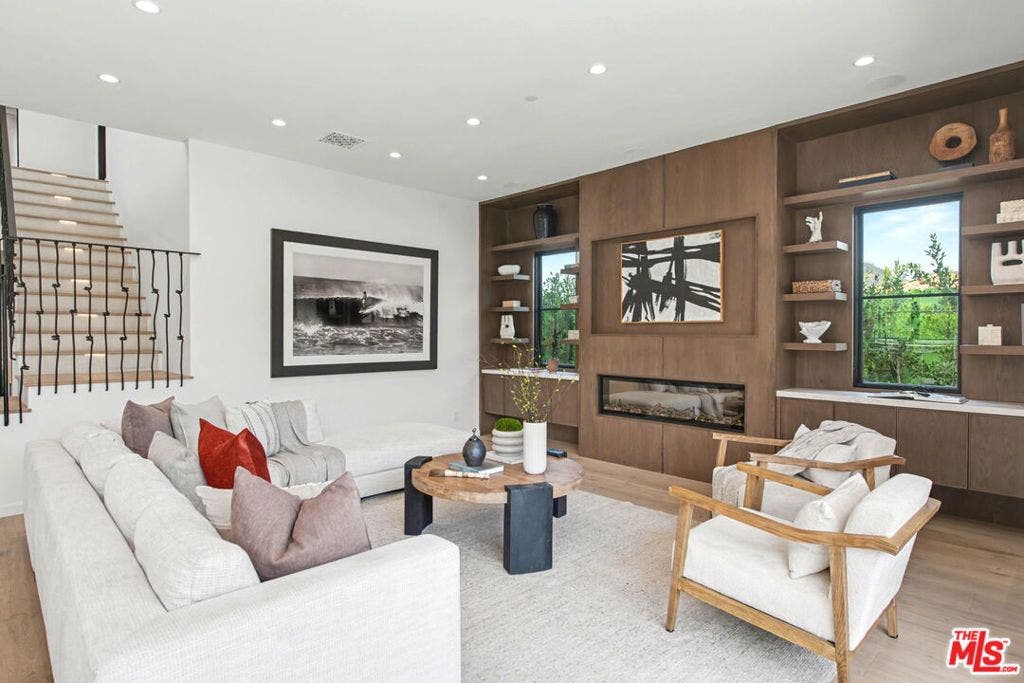 16011 Miami Way, Pacific Palisades, CA 90272 16011 Miami Way, Pacific Palisades, CA 90272
