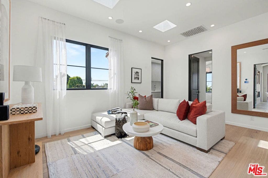 16011 Miami Way, Pacific Palisades, CA 90272 16011 Miami Way, Pacific Palisades, CA 90272