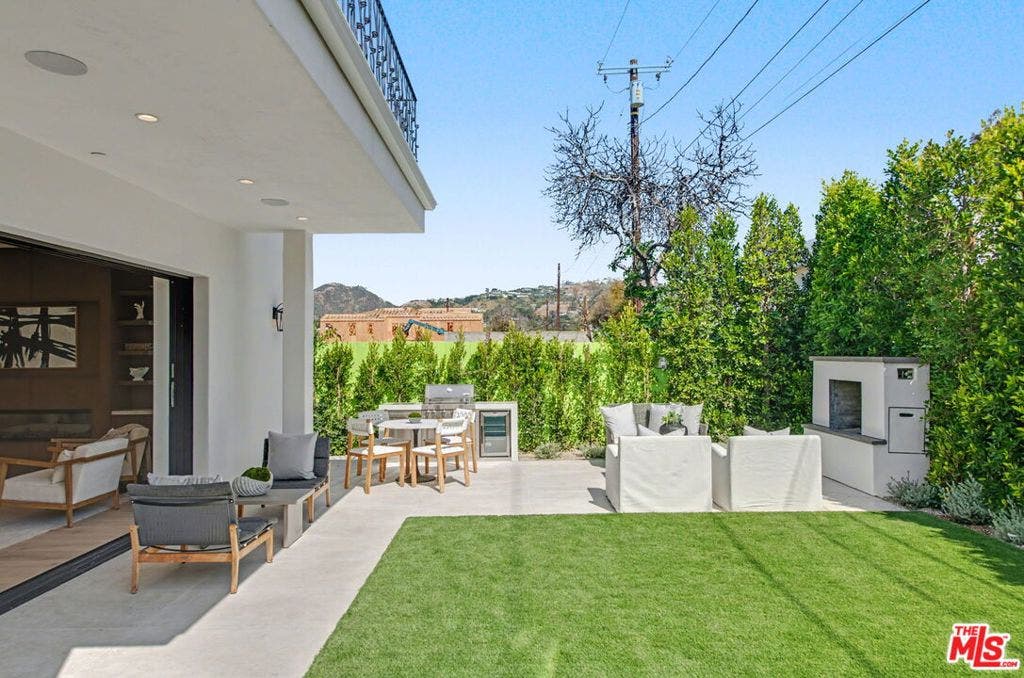 16011 Miami Way, Pacific Palisades, CA 90272 16011 Miami Way, Pacific Palisades, CA 90272