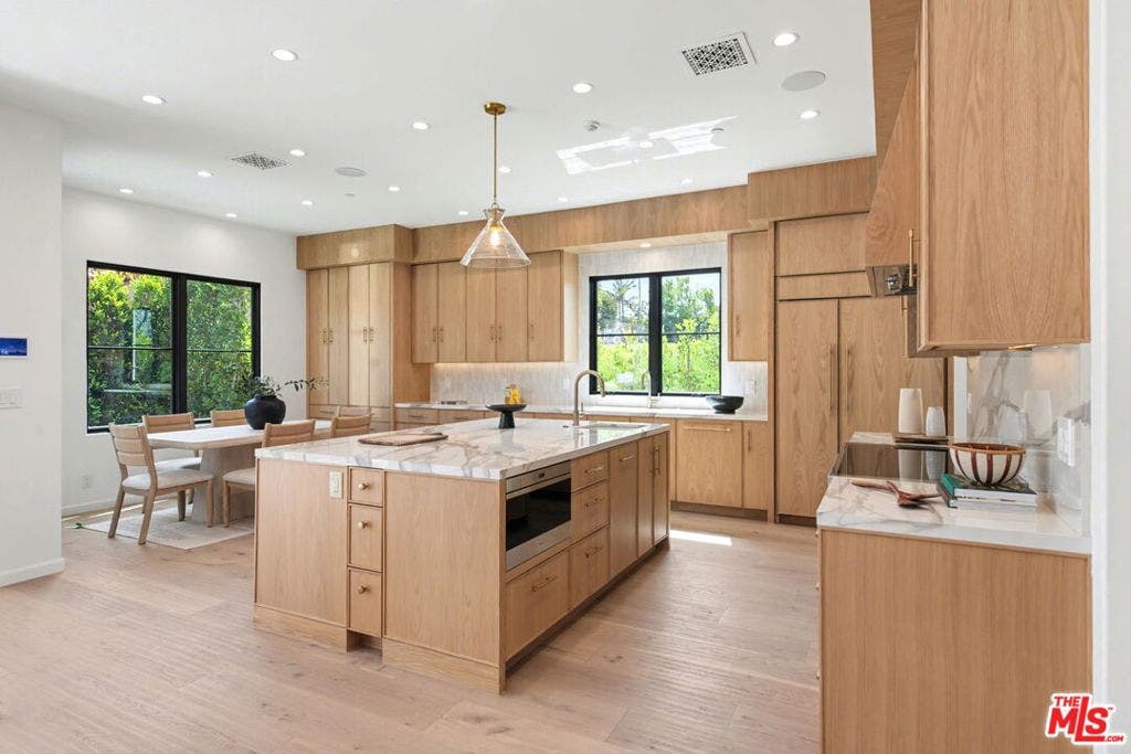 16011 Miami Way, Pacific Palisades, CA 90272 16011 Miami Way, Pacific Palisades, CA 90272