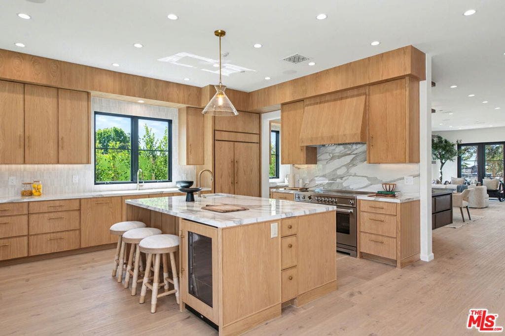 16011 Miami Way, Pacific Palisades, CA 90272 16011 Miami Way, Pacific Palisades, CA 90272