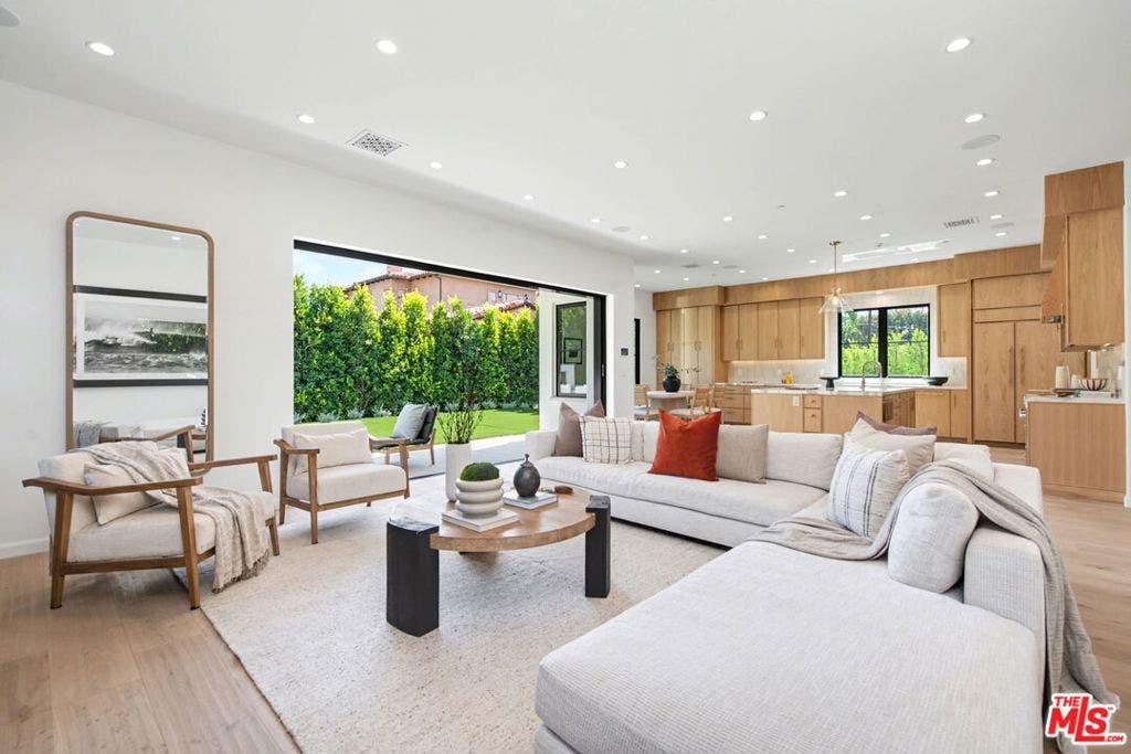 16011 Miami Way, Pacific Palisades, CA 90272 16011 Miami Way, Pacific Palisades, CA 90272