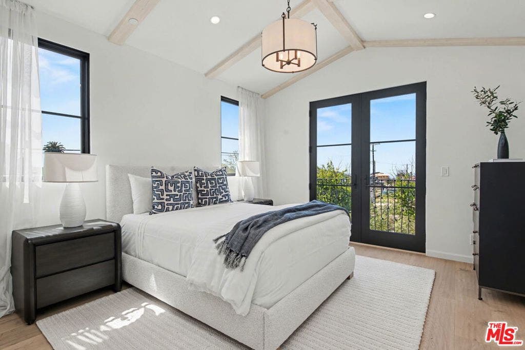 16011 Miami Way, Pacific Palisades, CA 90272 16011 Miami Way, Pacific Palisades, CA 90272