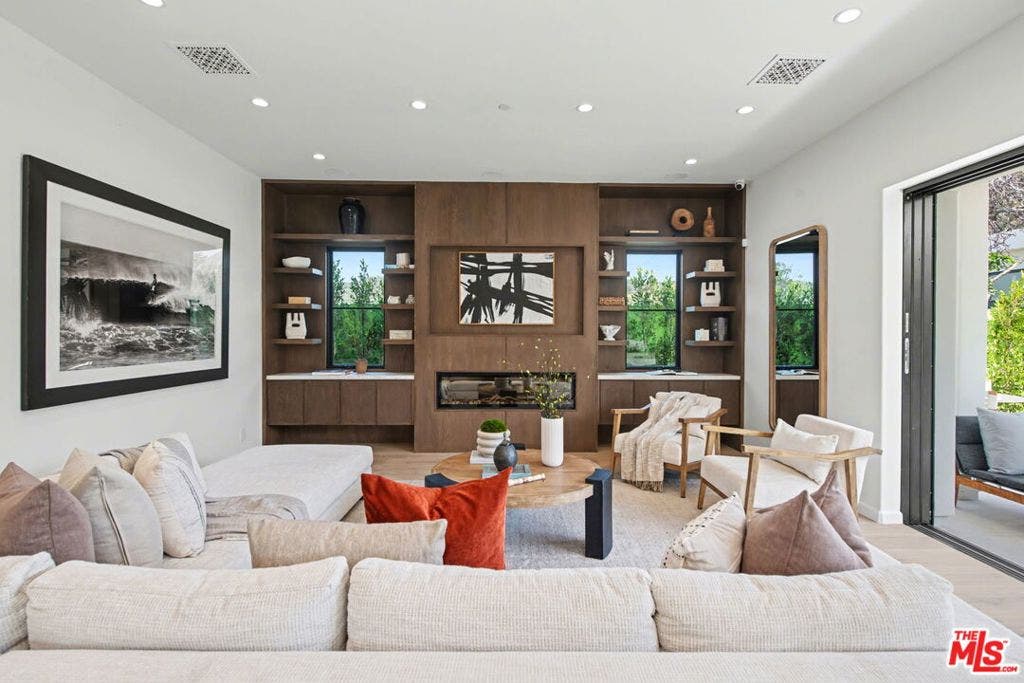 16011 Miami Way, Pacific Palisades, CA 90272 16011 Miami Way, Pacific Palisades, CA 90272