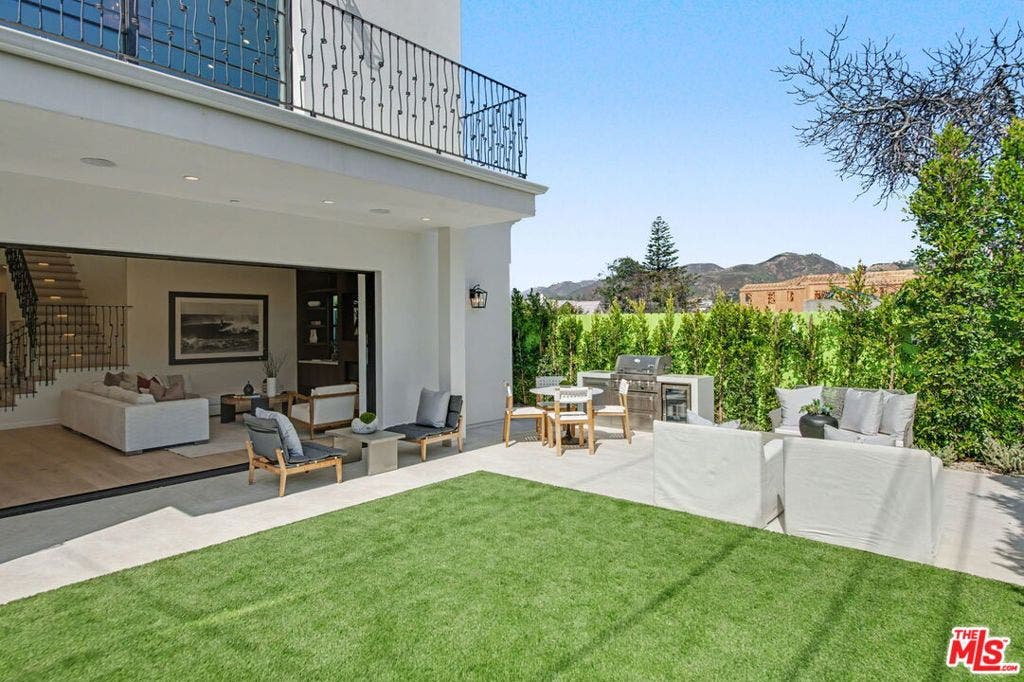 16011 Miami Way, Pacific Palisades, CA 90272 16011 Miami Way, Pacific Palisades, CA 90272