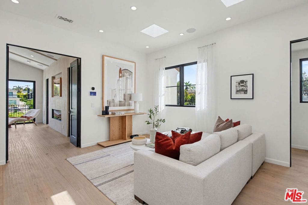 16011 Miami Way, Pacific Palisades, CA 90272 16011 Miami Way, Pacific Palisades, CA 90272