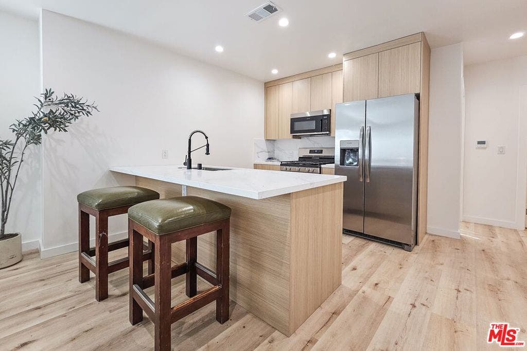 1323 N June Street, Los Angeles, CA 90028 1323 N June Street, Los Angeles, CA 90028