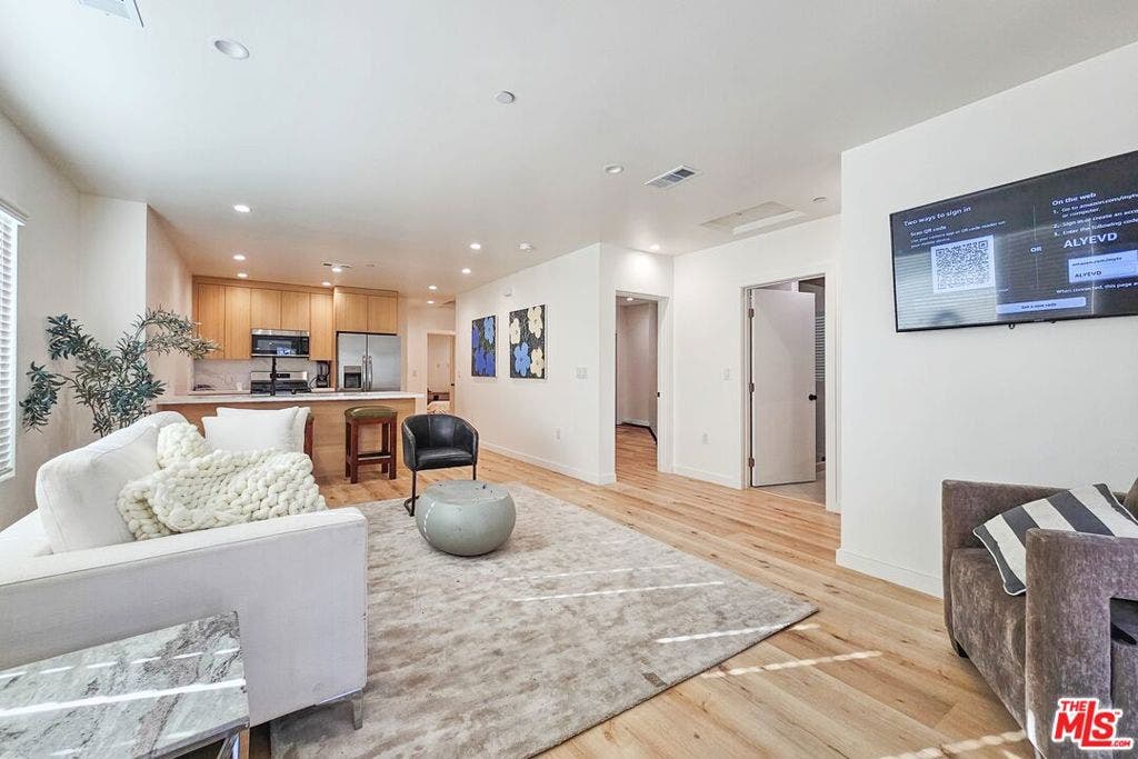 1323 N June Street, Los Angeles, CA 90028 1323 N June Street, Los Angeles, CA 90028