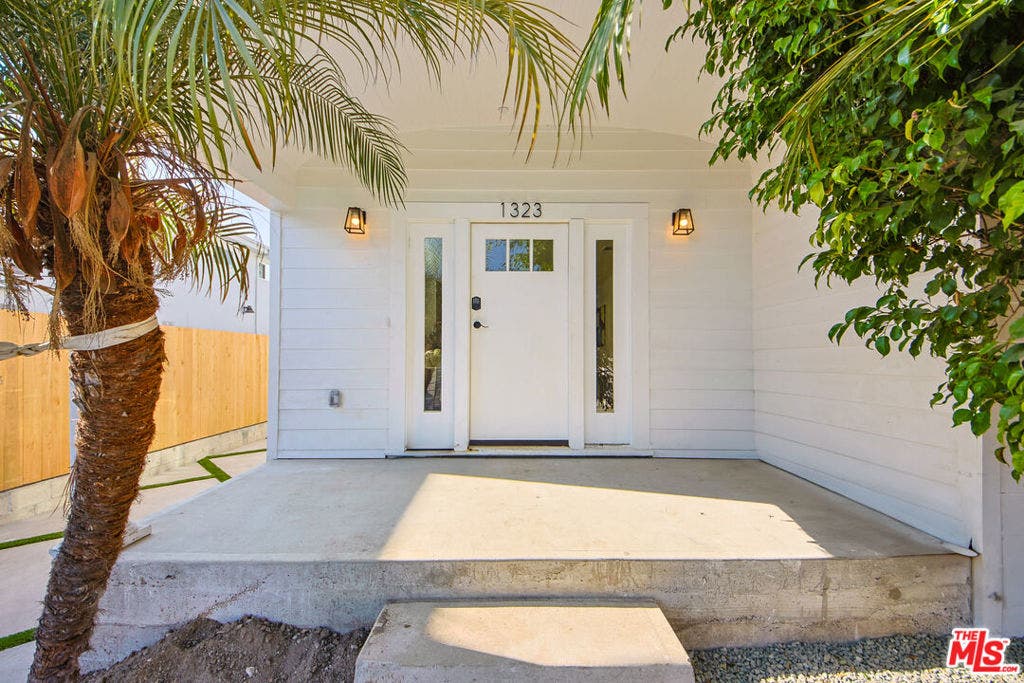 1323 N June Street, Los Angeles, CA 90028 1323 N June Street, Los Angeles, CA 90028