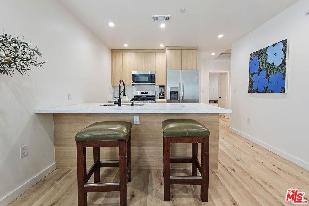 1323 N June Street, Los Angeles, CA 90028 1323 N June Street, Los Angeles, CA 90028
