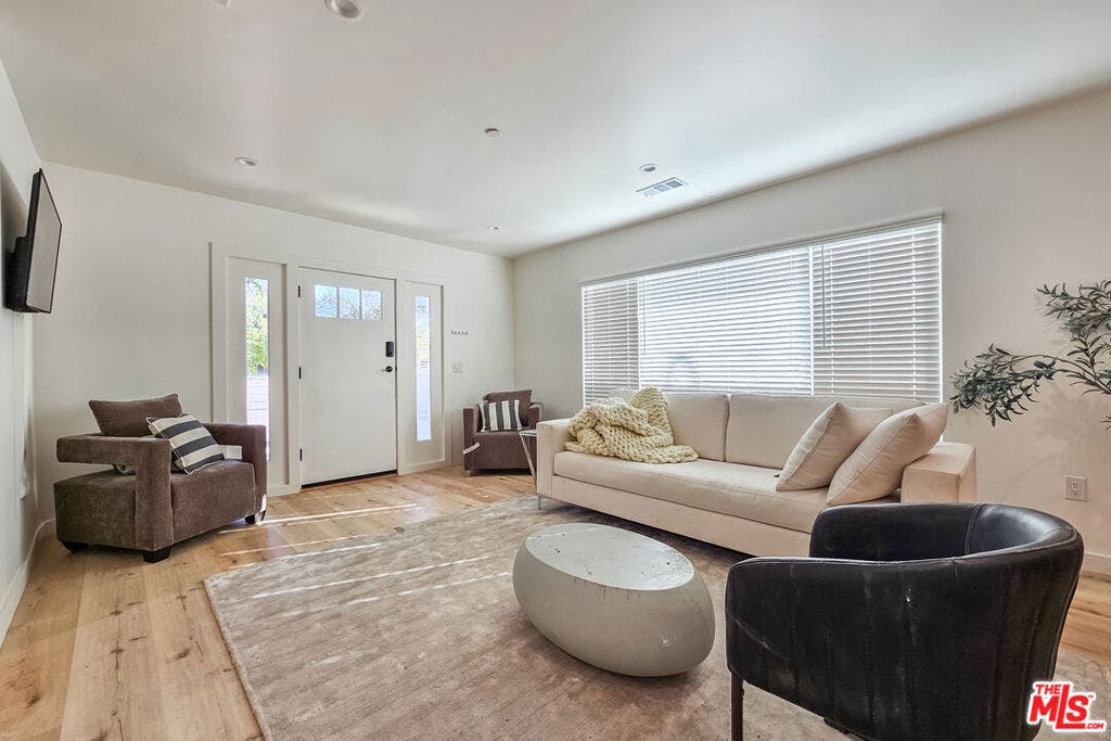 1323 N June Street, Los Angeles, CA 90028 1323 N June Street, Los Angeles, CA 90028