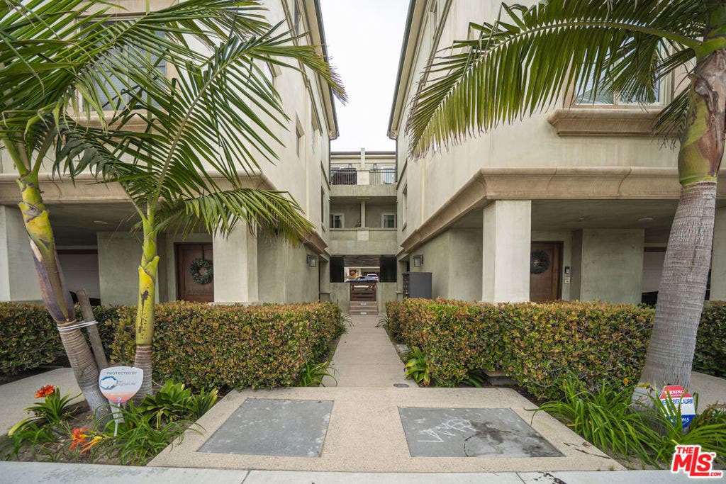642 Hermosa Avenue, Hermosa Beach, CA 90254 642 Hermosa Avenue, Hermosa Beach, CA 90254
