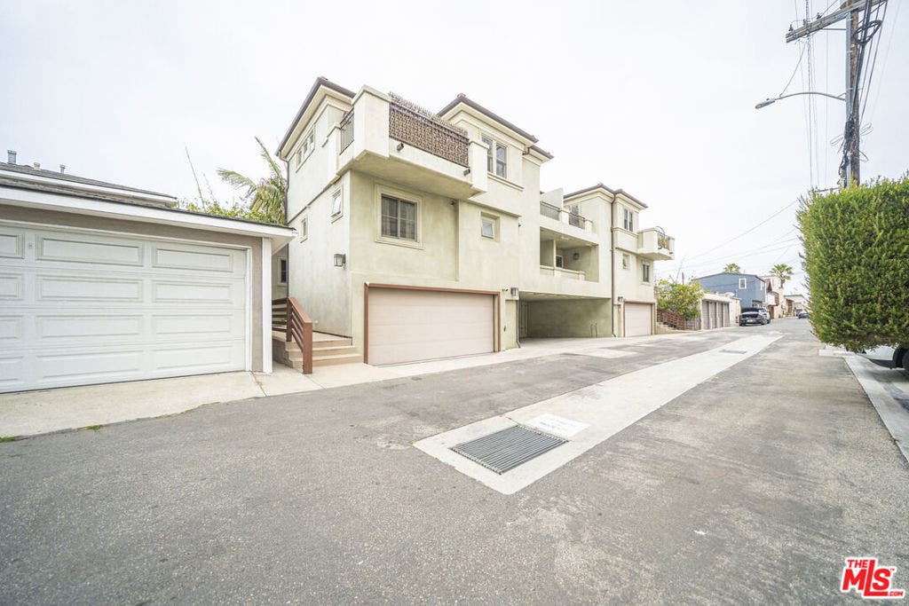 642 Hermosa Avenue, Hermosa Beach, CA 90254 642 Hermosa Avenue, Hermosa Beach, CA 90254
