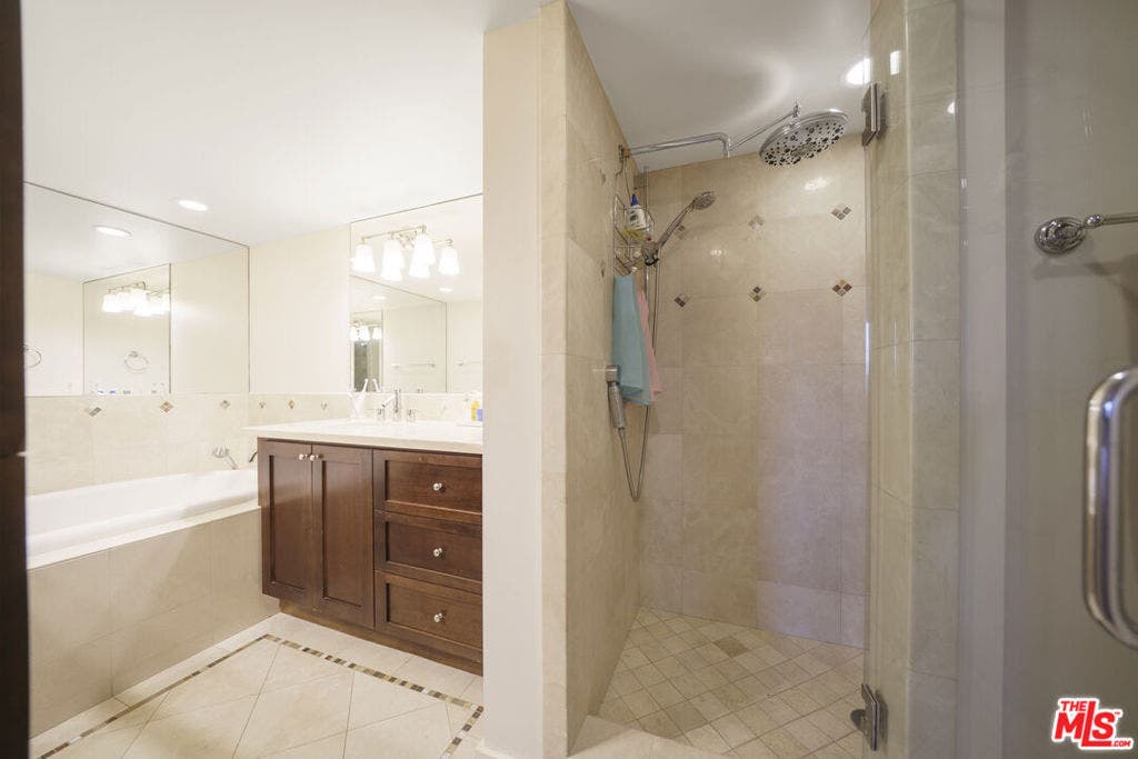 642 Hermosa Avenue, Hermosa Beach, CA 90254 642 Hermosa Avenue, Hermosa Beach, CA 90254