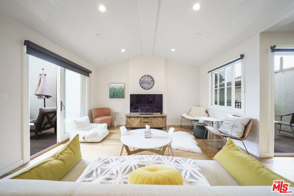 642 Hermosa Avenue, Hermosa Beach, CA 90254 642 Hermosa Avenue, Hermosa Beach, CA 90254