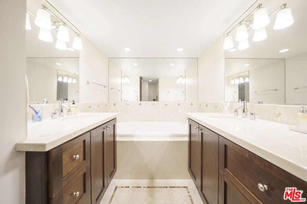 642 Hermosa Avenue, Hermosa Beach, CA 90254 642 Hermosa Avenue, Hermosa Beach, CA 90254