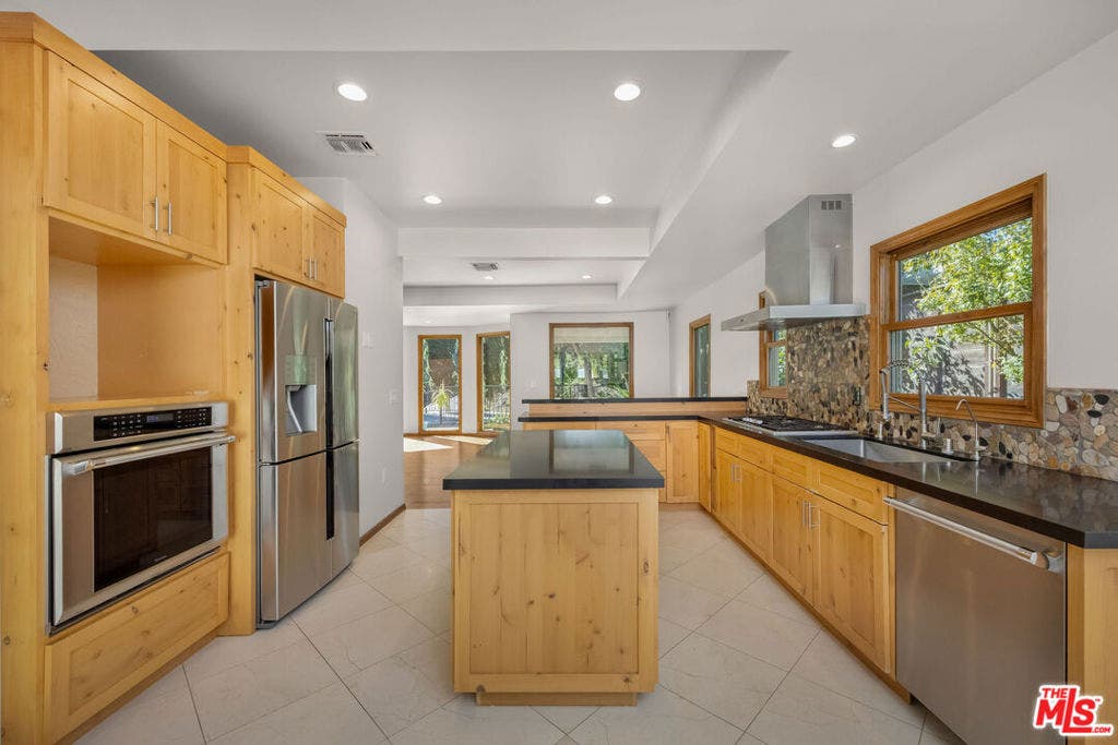 3058 Hollycrest Place, Los Angeles, CA 90068