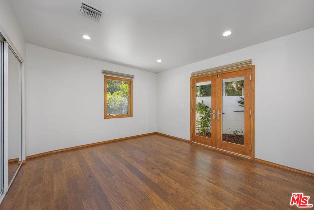 3058 Hollycrest Place, Los Angeles, CA 90068