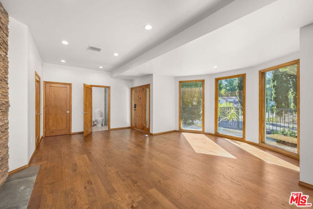 3058 Hollycrest Place, Los Angeles, CA 90068