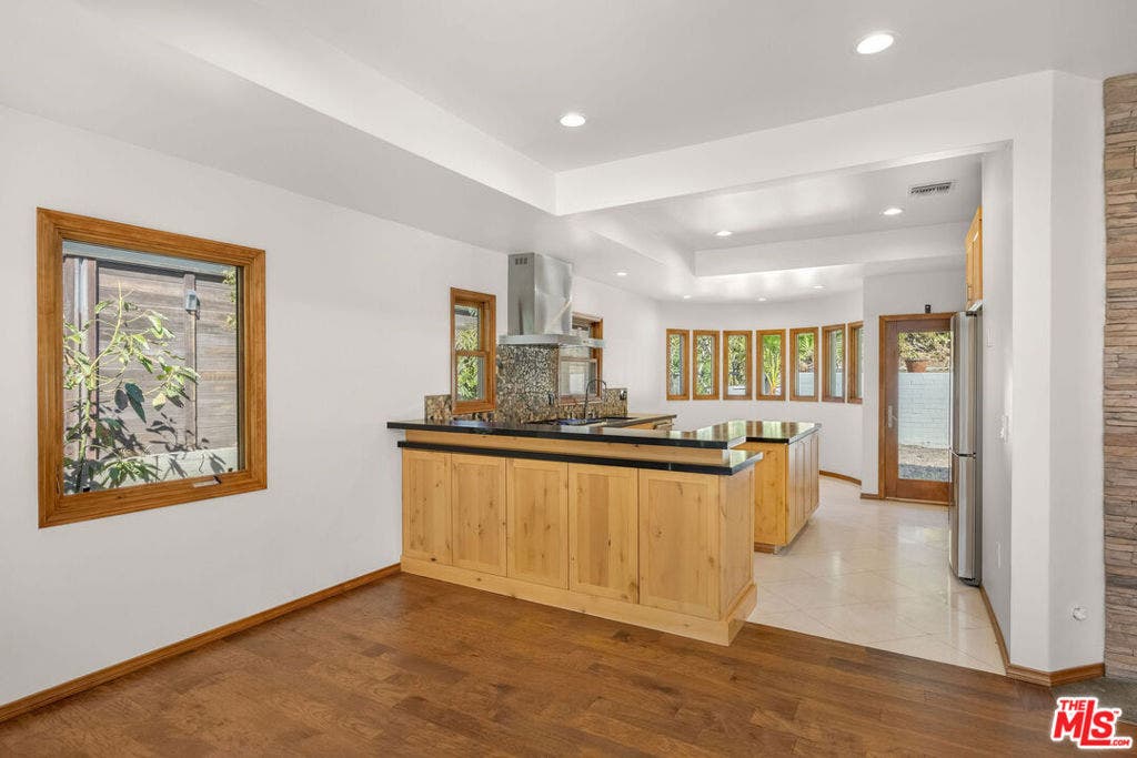 3058 Hollycrest Place, Los Angeles, CA 90068