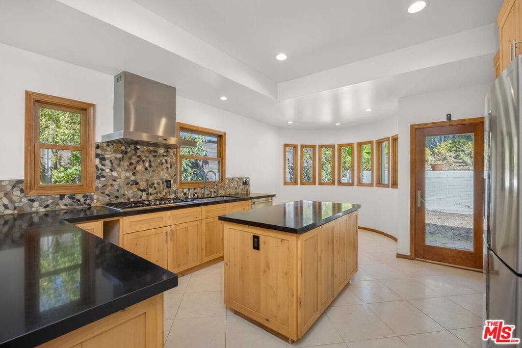 3058 Hollycrest Place, Los Angeles, CA 90068